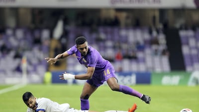 Saeed Juma of Al Ain battles with Bunyodkor's Farrukh Ikramov. Chris Whiteoak / The National