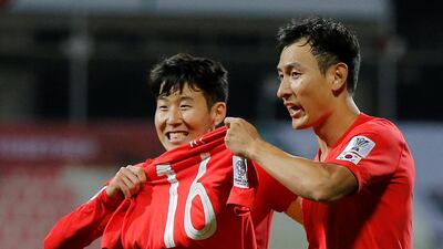 Soccer Football - AFC Asian Cup - Round of 16 - South Korea v Bahrain - Maktoum bin Rashid Al Maktoum Stadium, Dubai, United Arab Emirates - January 22, 2019 South Korea's Son Heung-Min and Ji Dong-Won celebrate their second goal scored by Kim Jin-Su REUTERS/Thaier Al-Sudani