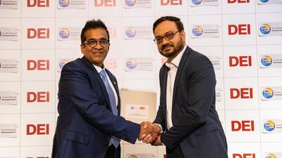 KS Ramakrishnan, President and CEO of Digiphoto Entertainment Imaging, and Mahesh Iyer, CEO Thomas Cook India Ltd. Courtesy Thomas Cook India