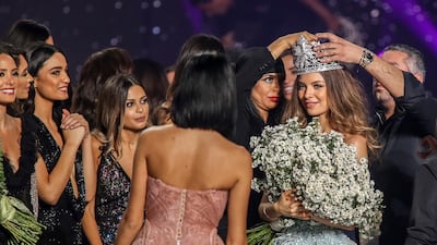 The Lebanese jeweler Dumit Zougheib , who made the crown of, places it on the head of the winner. Photo / EPA