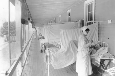 A nurse takes the pulse of a patient in the influenza ward of the Walter Reed hospital in Washington during the Spanish flu outbreak in 1919. Patients that were given drugs like aspirin fared worse than those who took nothing, according to some studies. Harris & Ewing/Library of Congress via AP)