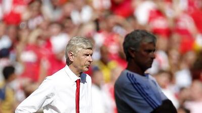 Arsenal manager Arsene Wenger, left, and Chelsea manager Jose Mourinho look on during the FA Community Shield at Wembley Stadium on August 2, 2015. Reuters / Andrew Couldridge