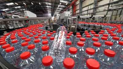 It also produces cups in 2 sizes: 100ml and 200ml.