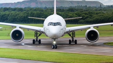 An Emirates Airbus passenger plane at Edinburgh Airport, which is not connected to the Exolum pipeline, meaning jet fuel stocks arrive by road. Photo: Aviation400 / Wiki