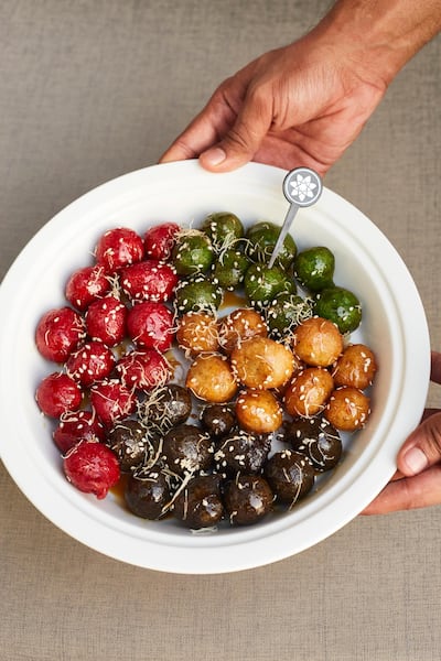 Enjoy legemat in the colours of the UAE flag at Seven Sands restaurant