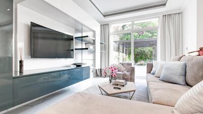 The town houses are beside The Address Montgomery Hotel, with steps leading directly to the hotel door. Courtesy Luxhabitat