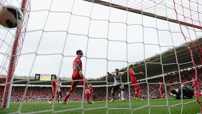 Robin Van Persie scores the winning goal for Manchester United against Southampton. Jamie McDonald/Getty Images