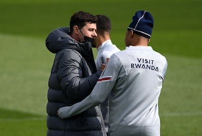 Paris Saint-Germain manager Mauricio Pochettino speaks with Kylian Mbappe during training. AFP