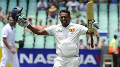 Thilan Samaraweera's 102 helped give Sri Lanka hope of winning the second Test against South Africa, whose struggles at Kingsmead continue.