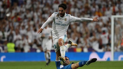 Real Madrid’s Isco in action with Espanyol's Sergi Darder. REUTERS/Rafael Marchante
