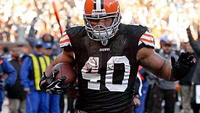The Cleveland Browns running back Peyton Hillis slips a tackle on a 35-yard touchdown run.
