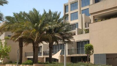 AL RAHA BEACH VILLAS: Q4 2015 - Q1 2016 down 1%. Q1 2015 - Q1 2016 up 1%. 3BR - between Dh230,000 and Dh270,000. 4BR - between Dh225,000 and Dh300,000. 5BR - between Dh310,000 and Dh330,000. Delores Johnson / The National