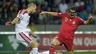 Belarus' midfielder Ivan Maevski, left, vies for the ball with Spain's midfielder Cesc Fabregas during the Euro 2016 group C qualifying football match in Borisov, outside Minsk, on June 14, 2015. AFP PHOTO / YURI KADOBNOV