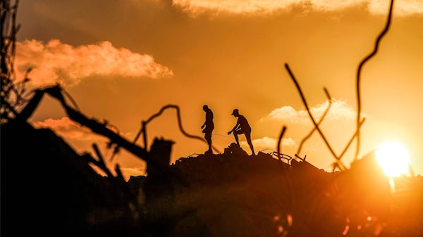 Sticky Threads Pictures of the week: From sunset in Gaza to Arab Media Summit in Dubai ...