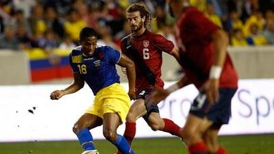 Ecuador, and Manchester United, player Antonio Valencia played against the United States in New Jersey this week. The US team featured Everton’s Tim Howard and Fulham’s Clint Dempsey.