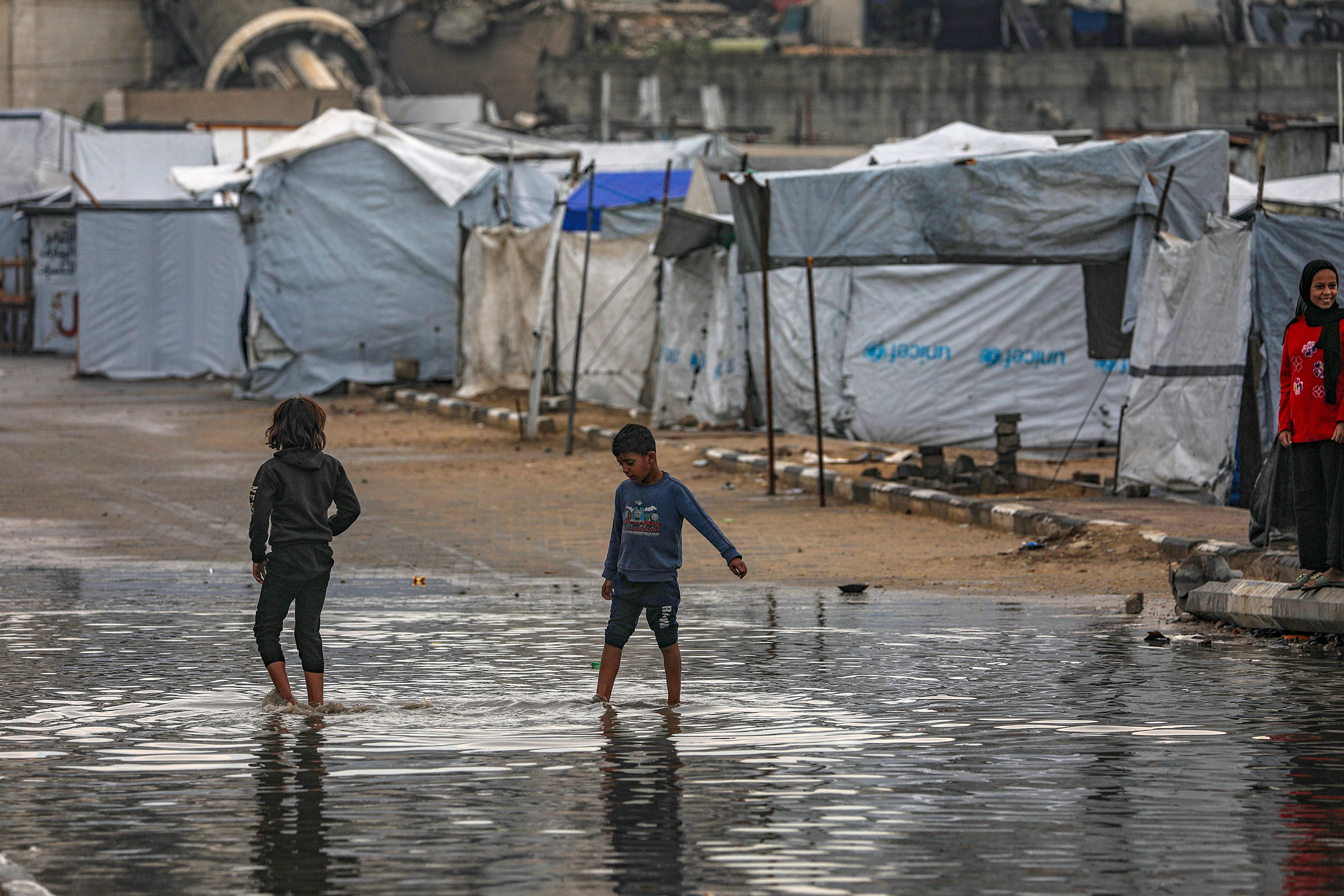 Gazans fear winter in 'cold and filth' after rain floods tent cities ...