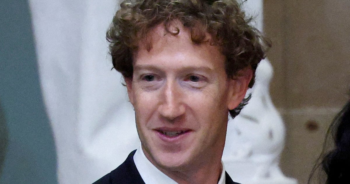 Mark Zuckerberg feiert, als Threads den Abstand zu X schließt