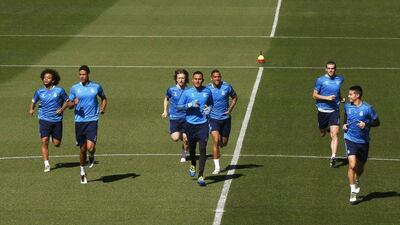 Real Madrid players warm up during their team’s training session at the Valdebebas sports city near Madrid, Spain, 03 May 2016. Real Madrid will face Manchester City in the Uefa Champions League semi-final, second leg match on 04 May 2016 at Santiago Bernabeu stadium in Madrid. EPA/FERNANDO ALVARADO