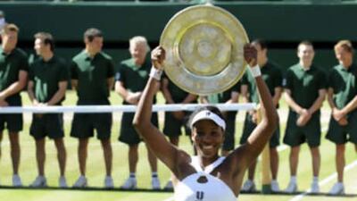 Venus Williams holds aloft her fifth Wimbledon singles title.
