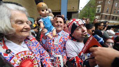 Royal well-wishers celebrate the birth of a baby boy outside the Lindo Wing of St. Mary's hospital in London, Britain, 23 April 2018. (EPA/ANDY RAIN)