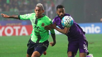 Jeonbuk Hyundai Motors' Ricardo Lopes, left, vies for the ball with Al Ain's Mohammed Fayez during the Asian Champions League final first leg in Jeonju on November 19, 2016. AFP