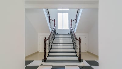 Left or right? The choice is yours. Courtesy LuxuryProperty.com