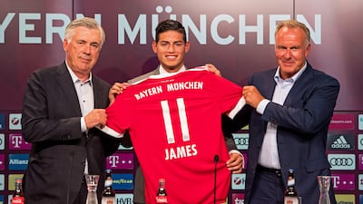 epa06083103 Bayern Munich's new player James Rodriguez (C) hold his new jersey with head coach Carlo Ancelotti (L) and CEO Heinz Rummenigge (R) as James is presented during a press conference in Munich, Germany, 12 July 2017. German Bundesliga soccer club Bayern Munich announced on 11 July 2017 James Rodriguez comes from Spain's Real Madrid on a two-year loan. EPA/LUKAS BARTH