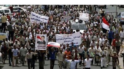 Yesterday in Taiz, demonstrators demand that Ali Abdullah Saleh abandon the presidency. Khaled Abdullah / Reuters