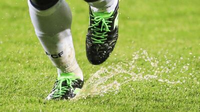 Colombian defender Cristian Zapada splashes water as he warms up after a weather delay at the end of the first half of the semi final match of the COPA America Centenario 2016 between Chile and Colombia at Soldier Field in Chicago, Illinois, USA, 22 June 2016. EPA/TANNEN MAURY