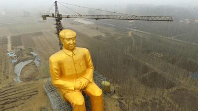 A huge statue of Chairman Mao Zedong under construction in Tongxu county in Kaifeng, central China’s Henan province. AFP Photo