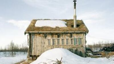A house on Suolojarvi Lake in Máze, Norway.