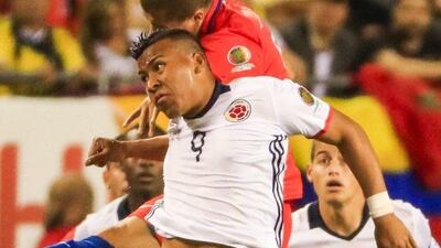 Colombian forward Roger Martinez (front) and Chilean midfielder Francisco Silva (rear) battle for the ball during the second half of the semifinal match of the COPA America Centenario 2016 between Chile and Colombia at Soldier Field in Chicago, Illinois, USA, 22 June 2016. Chile defeated Colombia and will face Argentina in the final match. EPA/TANNEN MAURY