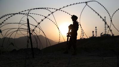 Afghan Army soldier stands guard at a check point on the outskirts of Jalalabad, Afghanistan, 19 October 2017. Ghulamullah Habibi / EPA