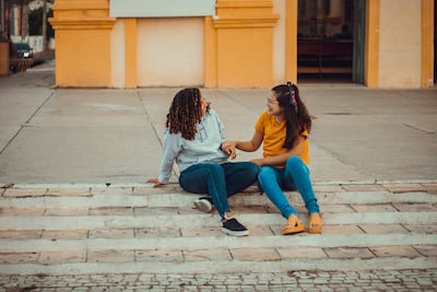 Have a screen-free conversation. Raphael Victor / Unsplash