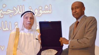 Juma Al Majid receives the “UNHCR Humanitarian Champion” award by Amin Awad, Director of UNHCR’s Bureau for the Middle East and North Africa. Wam