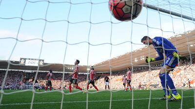 Juan Mata scores the third goal for Manchester United. Tony O’Brien / Reuters