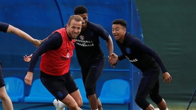 England's Harry Kane with Jesse Lingard and Marcus Rashford during training REUTERS / Lee Smith