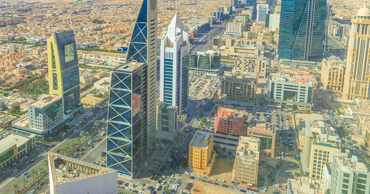 Fitch maintains Saudi Arabia's rating but sees slower growth amid war challenges
