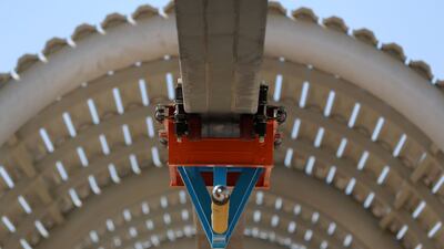 Cargo and passenger pods move along a high-tension string rail at speeds of 500km per hour.