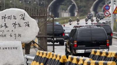 South Korean ex President Roh Moo-Hyun's procession of cars passes by the memorial stone monument of the 2007 South-North Korean summit placed in front of the Southern Gates of the Demilitarized Zone (DMZ) in Paju on October 3, 2007.