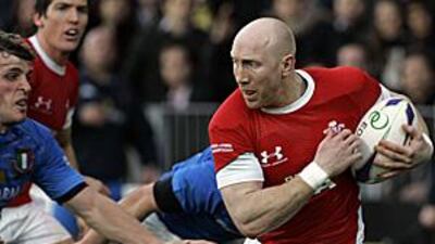 Shanklin, right, scored the late try for Wales that saw them overtake Italy in Rome.