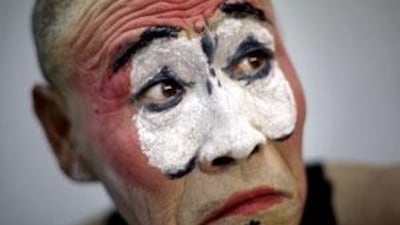 Bi explores the power of money in contemporary Chinese society, the uneasy relationship between commerce and culture, and the degradation of the Peking Opera.