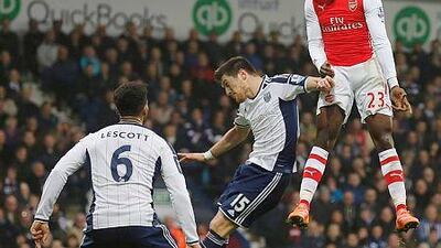 Arsenal's Danny Welbeck, right, scores a goal during their English Premier League soccer match against West Bromwich Albion at The Hawthorns in West Bromwich, central England November 29, 2014.