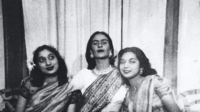 Author Nayantara Sahgal with Frida Kahlo, centre. Wikimedia Commons