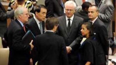 Members of the Security Council in discussions before the vote was taken.