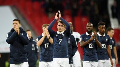 France players greet supporters at the end of the match. Facundo Arrizabalaga / EPA