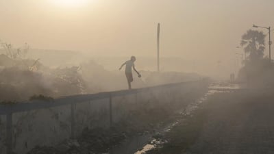 Smog in Calcutta. India is pushing for all cars to be electric by 2030 to cut pollution but few Indians are yet very interested in buying one. Piyal Adhikary / EPA