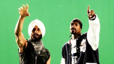 Snoop Dogg, right, with the actor Alkshay Kumar on the set of Singh is Kinng .