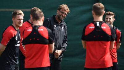 Liverpool's German manager Jurgen Klopp (C) talks with his players during a training session. (AFP/PAUL ELLIS)