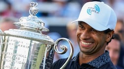 NEWTOWN, PENNSYLVANIA - MAY 17: Aaron Rai of England celebrates with The Wanamaker Trophy after winning the 2026 PGA Championship at Aronimink Golf Club on May 17, 2026 in Newtown, Pennsylvania. Jamie Squire / Getty Images / AFP (Photo by JAMIE SQUIRE / GETTY IMAGES NORTH AMERICA / Getty Images via AFP)